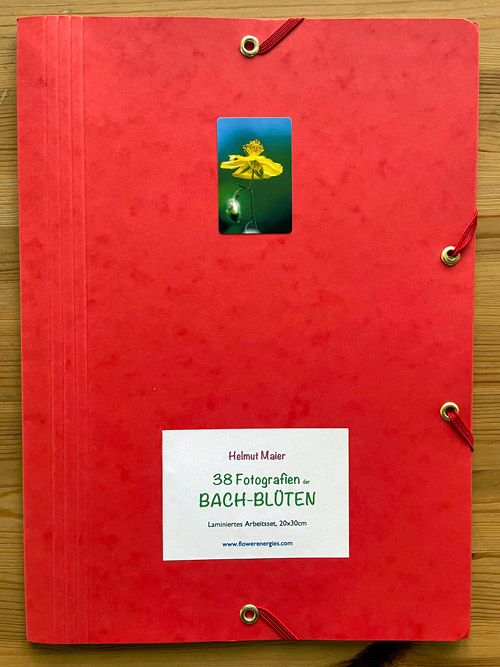 Rote Mappe für laminiertes 20x30cm Bach-Blüten-Fotoset mit Rock Rsoe Foto
