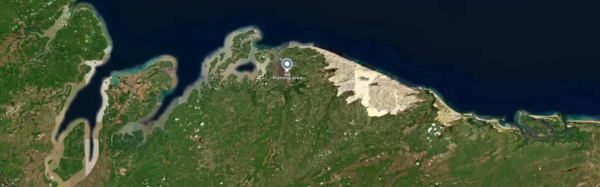 Grüne Küste Nordost-Brasiliens aus dem Weltall